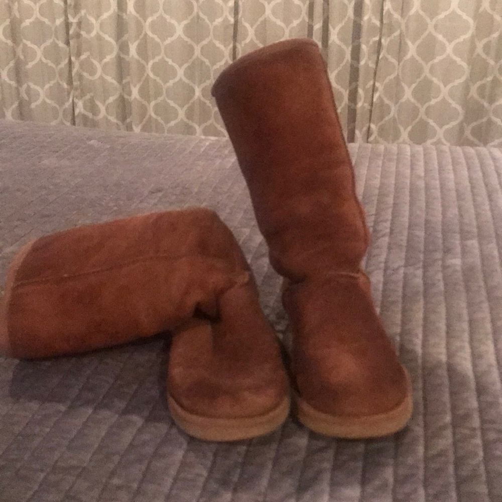 Women’s size 9 UGGs